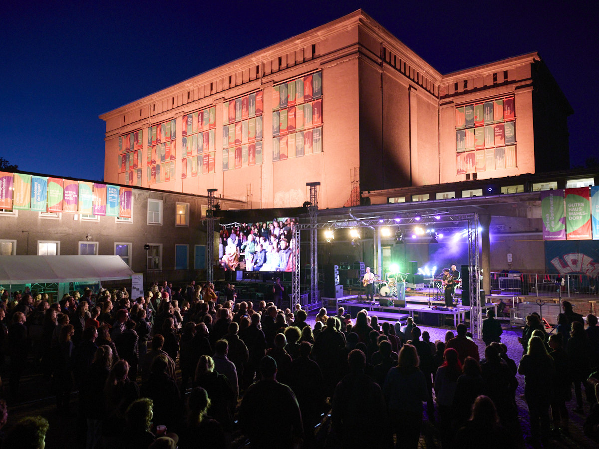 Die Rampe wird zur Bühne - Überland Festival der Neulandgewinner 2025 in Görliz © Jörg Gläscher